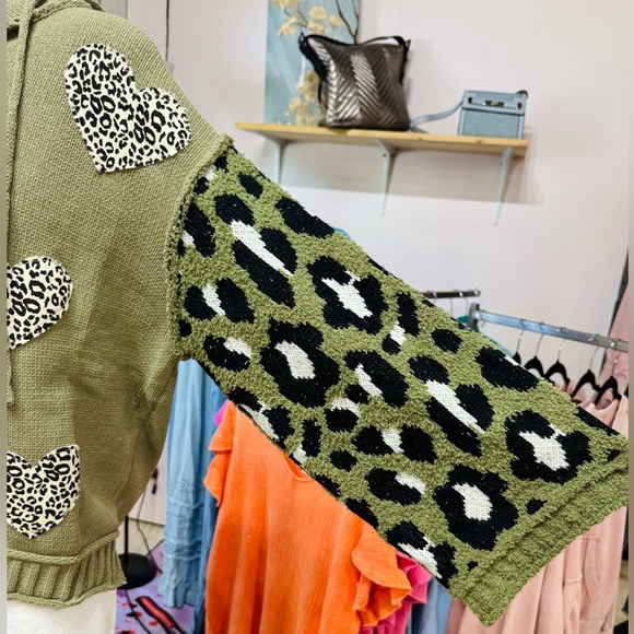 Green Heart Leopard Print Knit Hoodie - POL - Picture 3 of 4